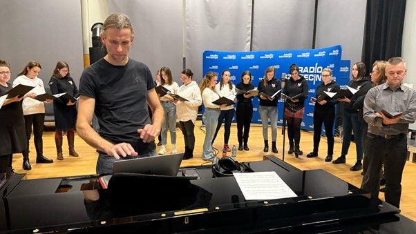 zdjęcie na którym widoczny jest chór